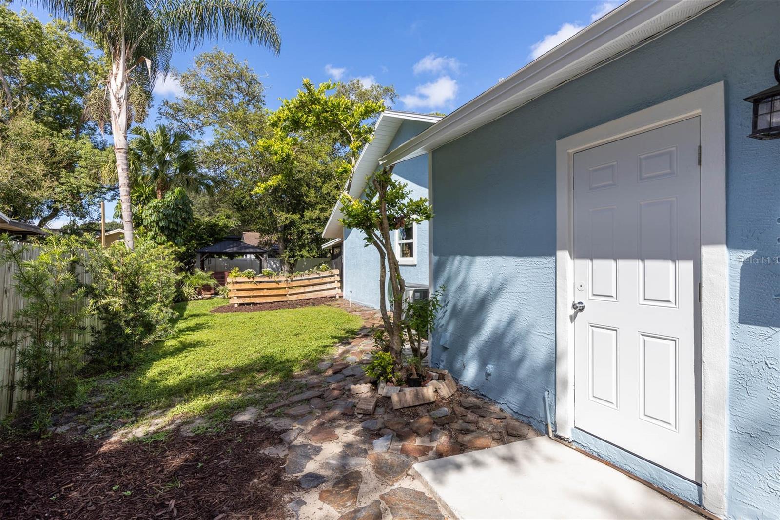 724 GLENGARY LN — photo 32