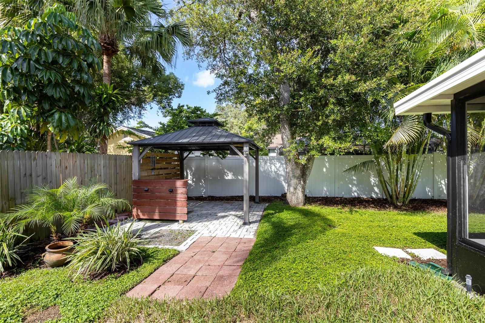 724 GLENGARY LN — photo 31