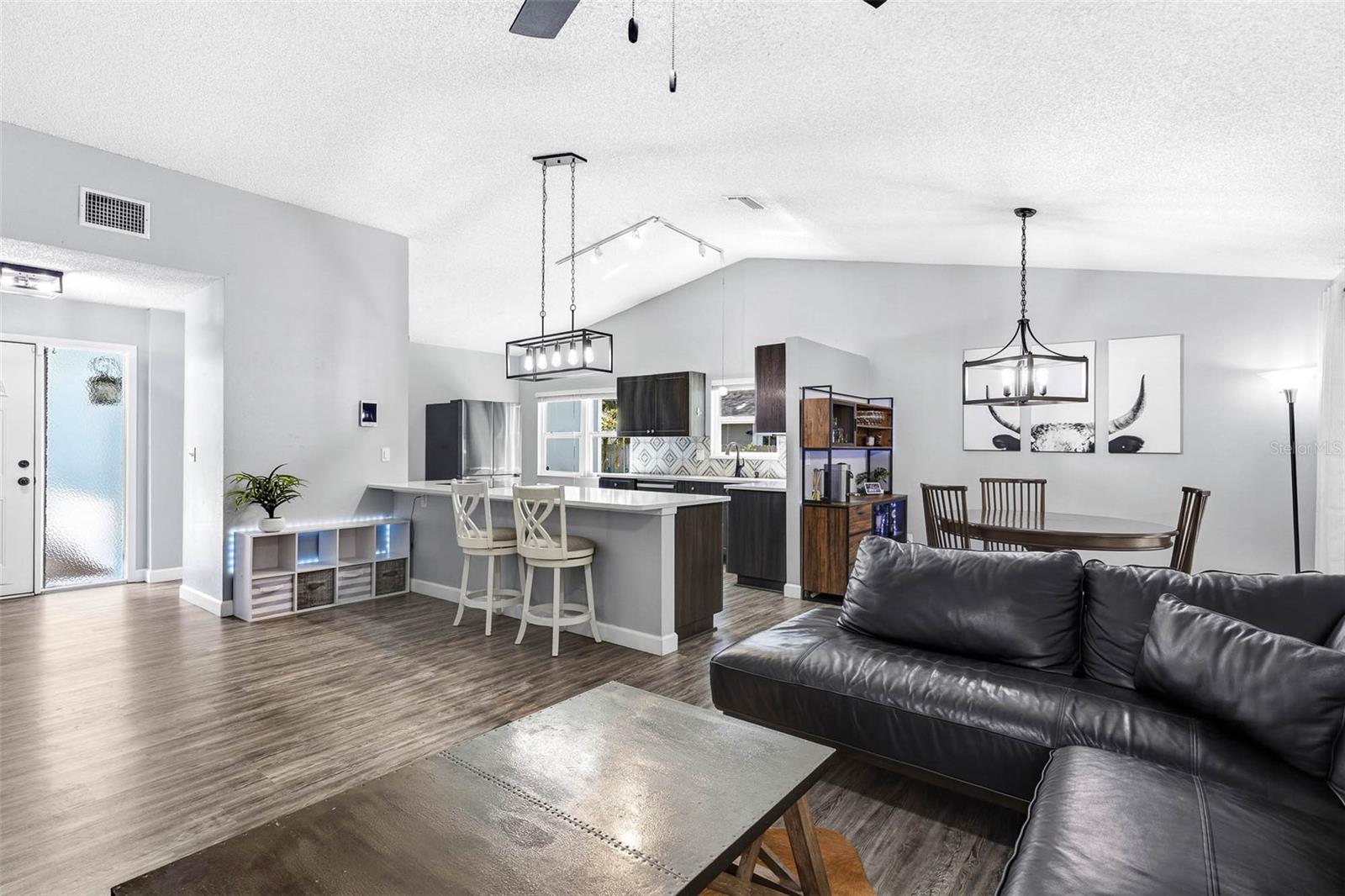 724 GLENGARY LN — photo 9