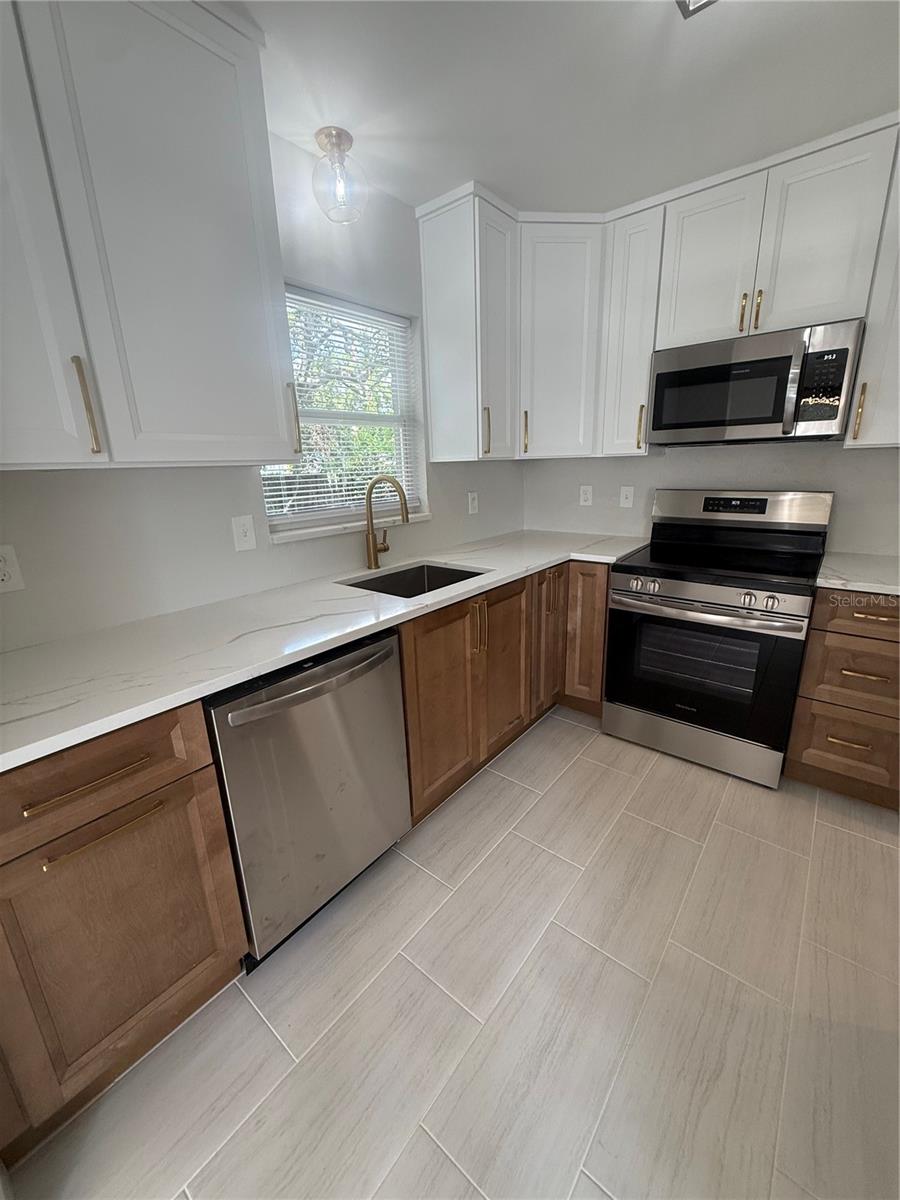 3135 ALTA VISTA ST — photo 13