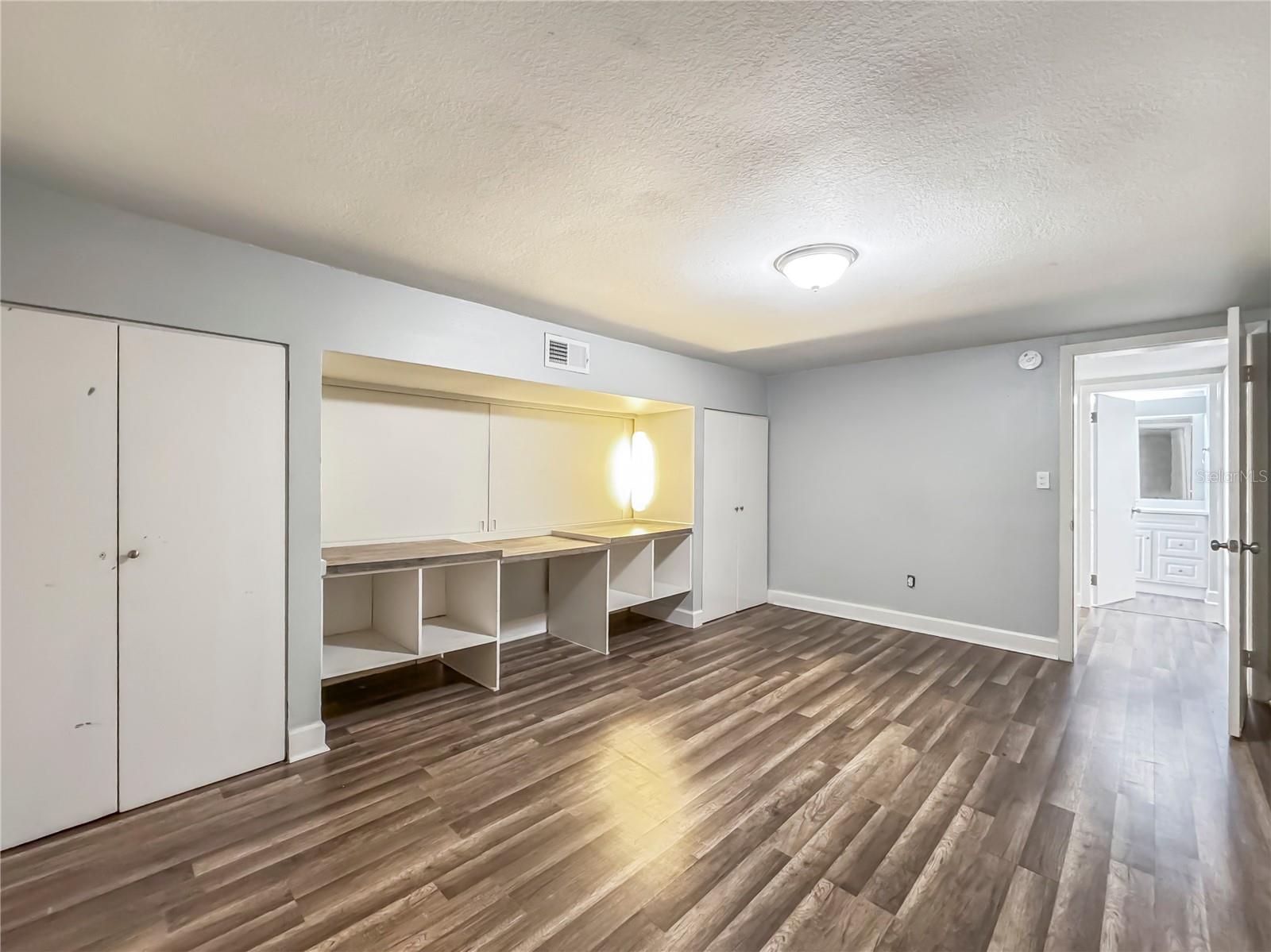 2115 W IVY ST — photo 12
