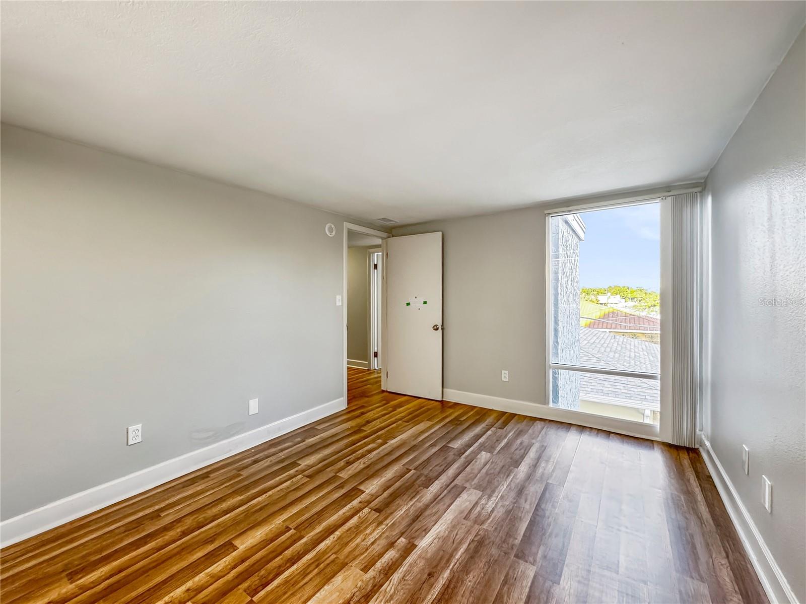 2115 W IVY ST — photo 9