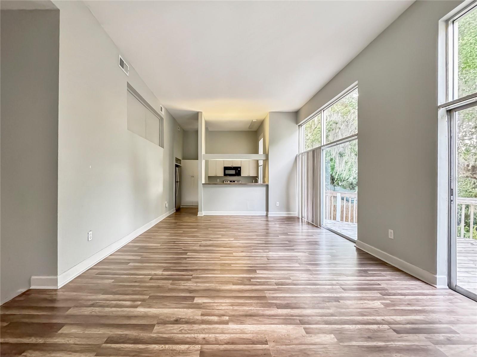 2115 W IVY ST — photo 4