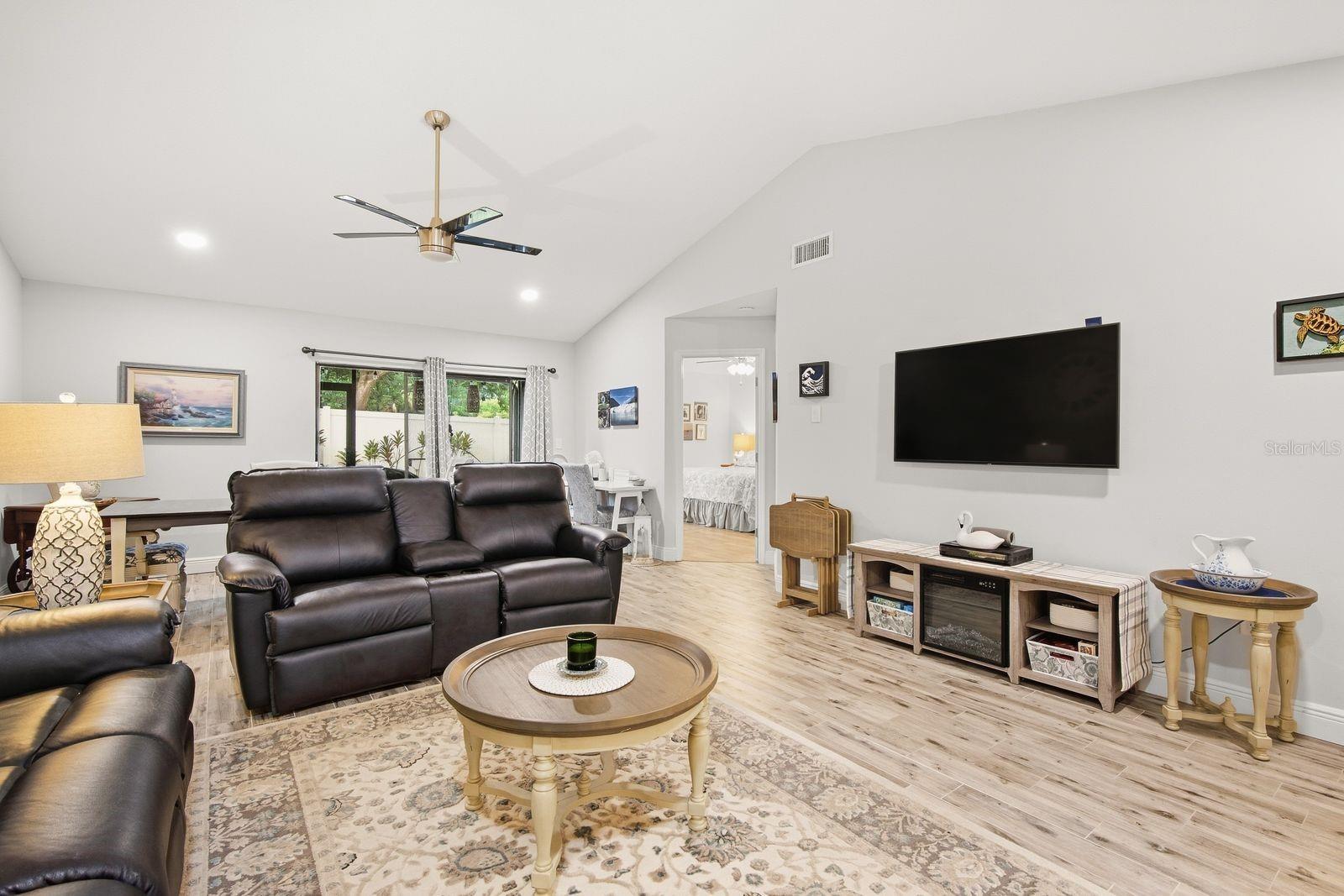 2712 BENTLEY DR — photo 5