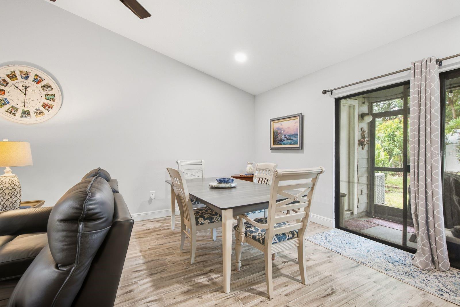 2712 BENTLEY DR — photo 12