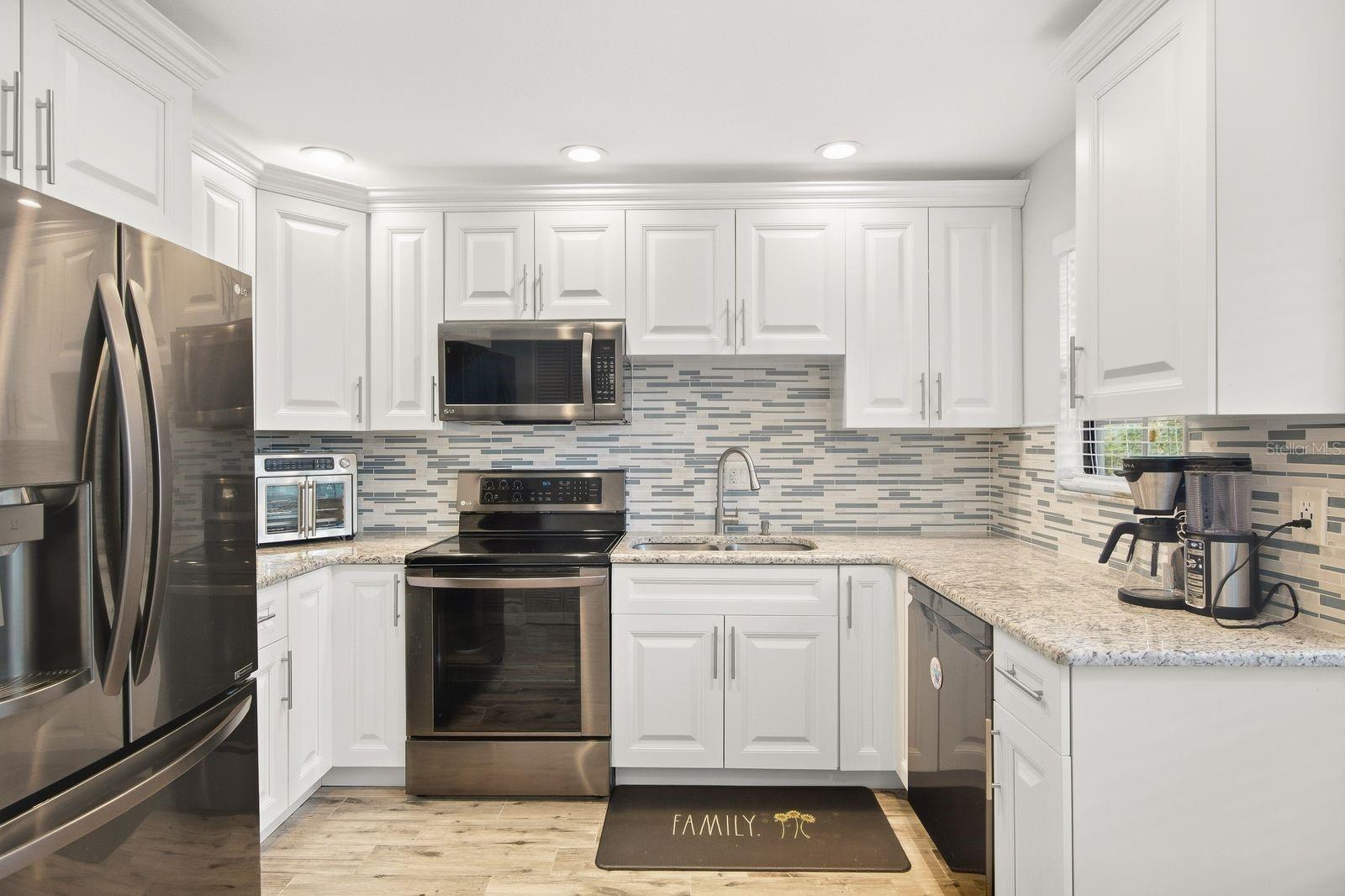 2712 BENTLEY DR — photo 11