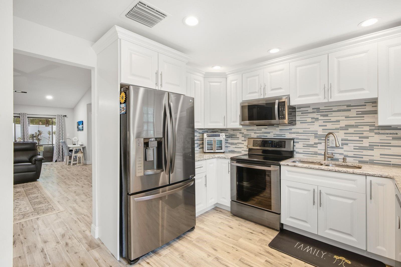 2712 BENTLEY DR — photo 9