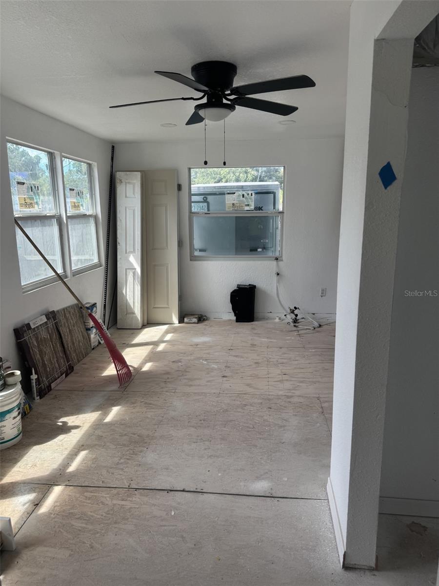 205 EMERALD LN — photo 3