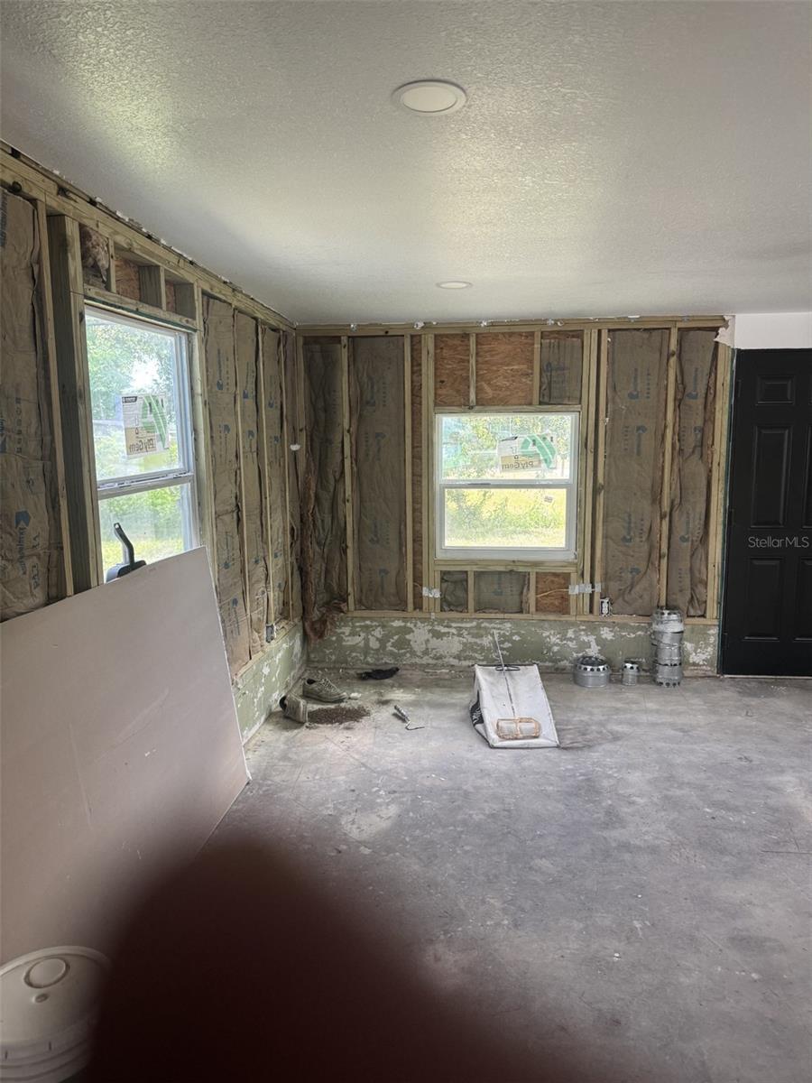 205 EMERALD LN — photo 4
