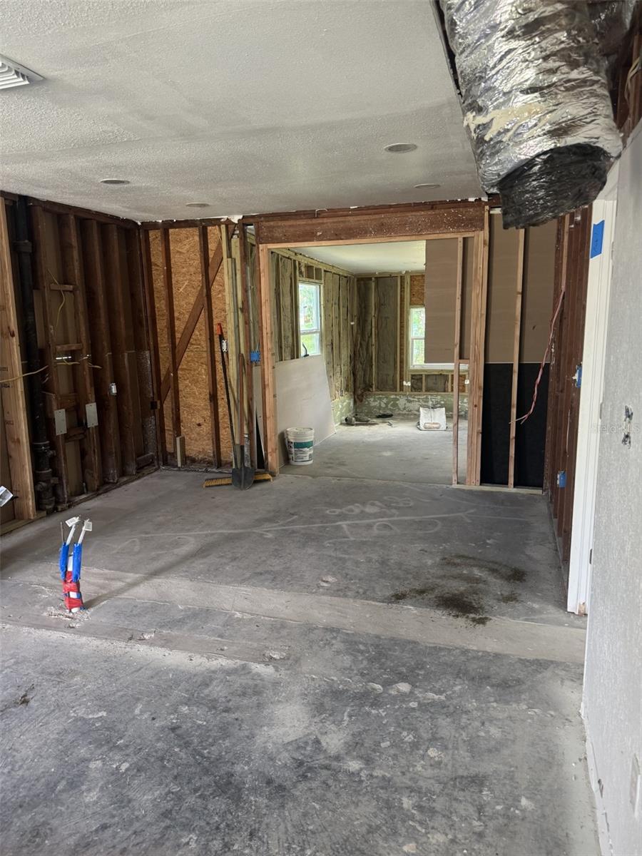 205 EMERALD LN — photo 14