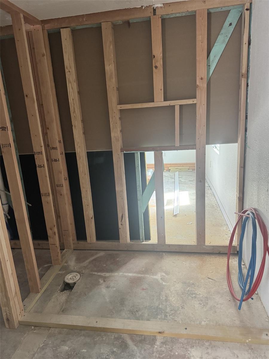 205 EMERALD LN — photo 2