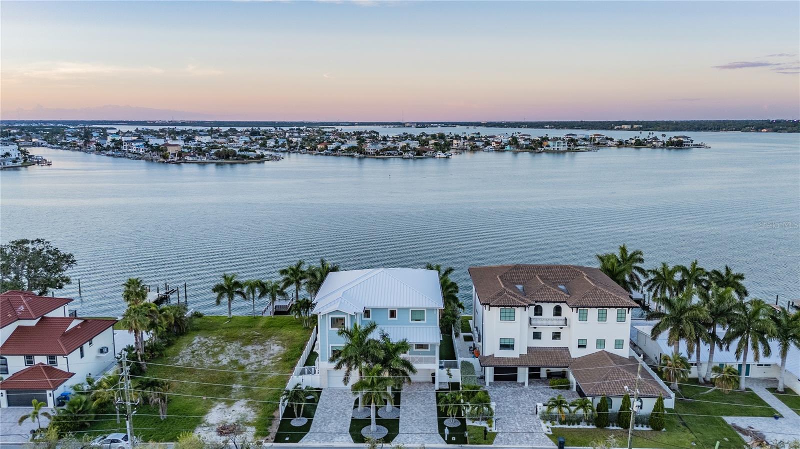 7 PARADISE LN — photo 91