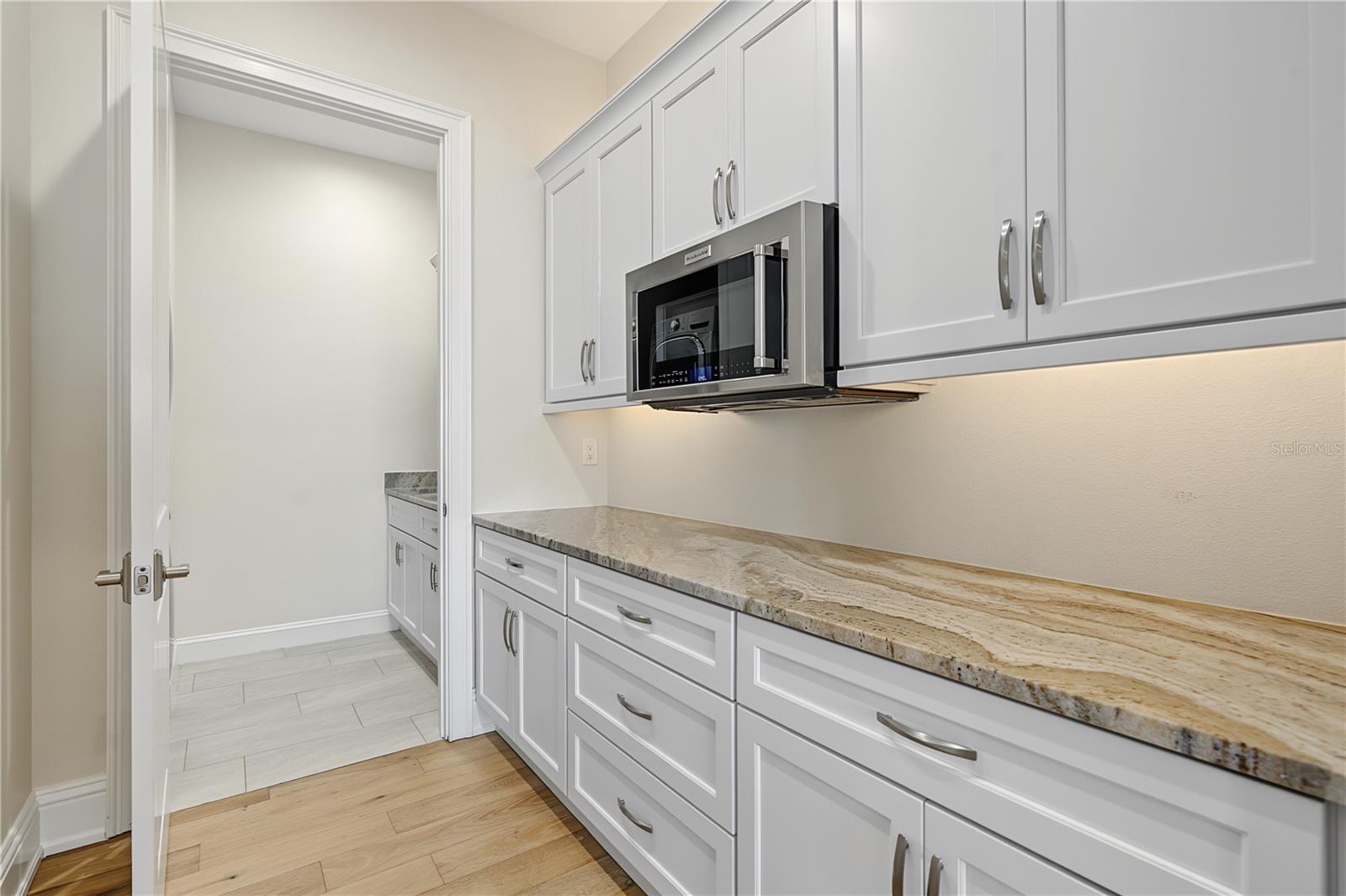 7 PARADISE LN — photo 22