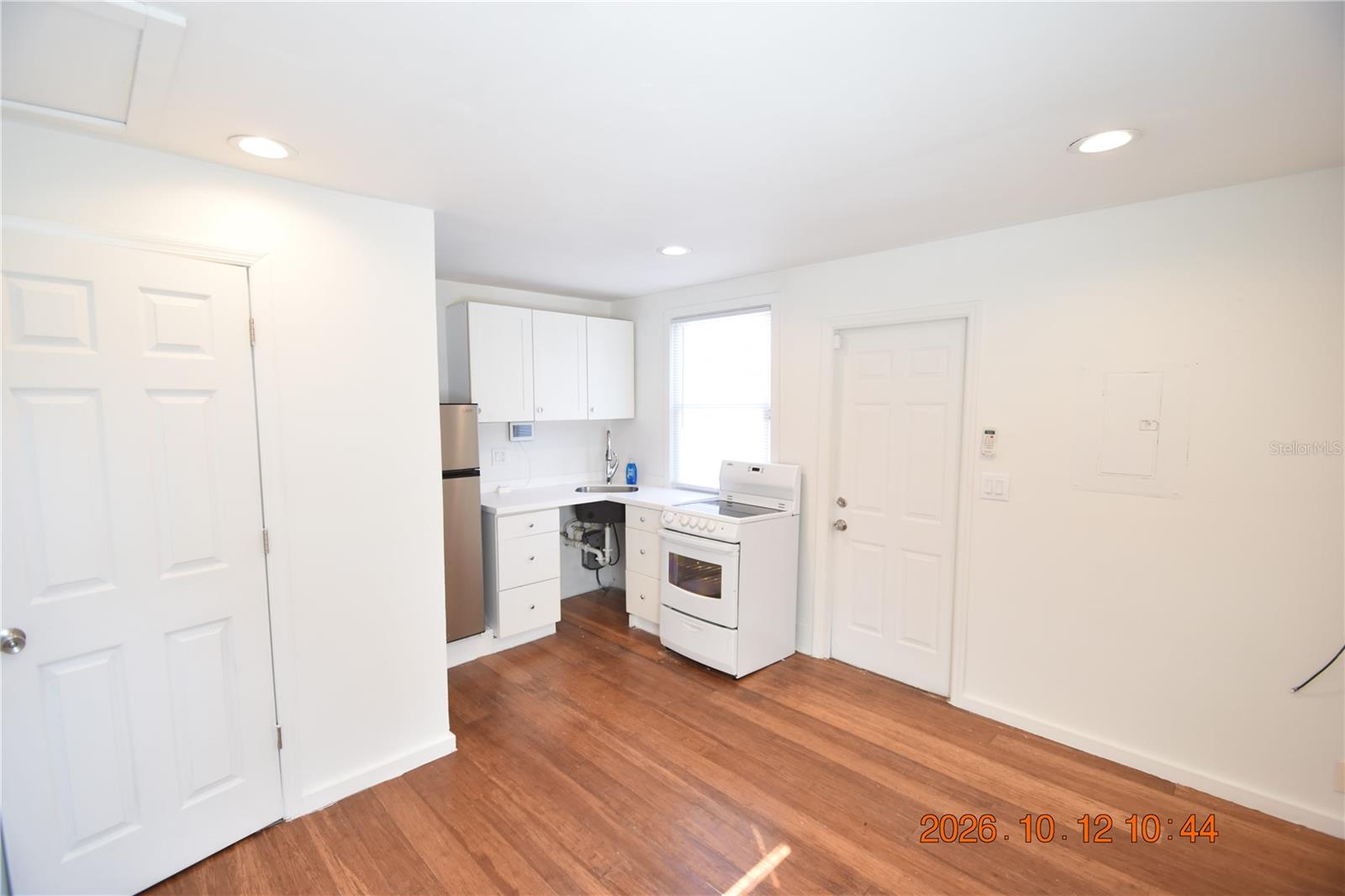 4520 BURLINGTON AVE N — photo 7