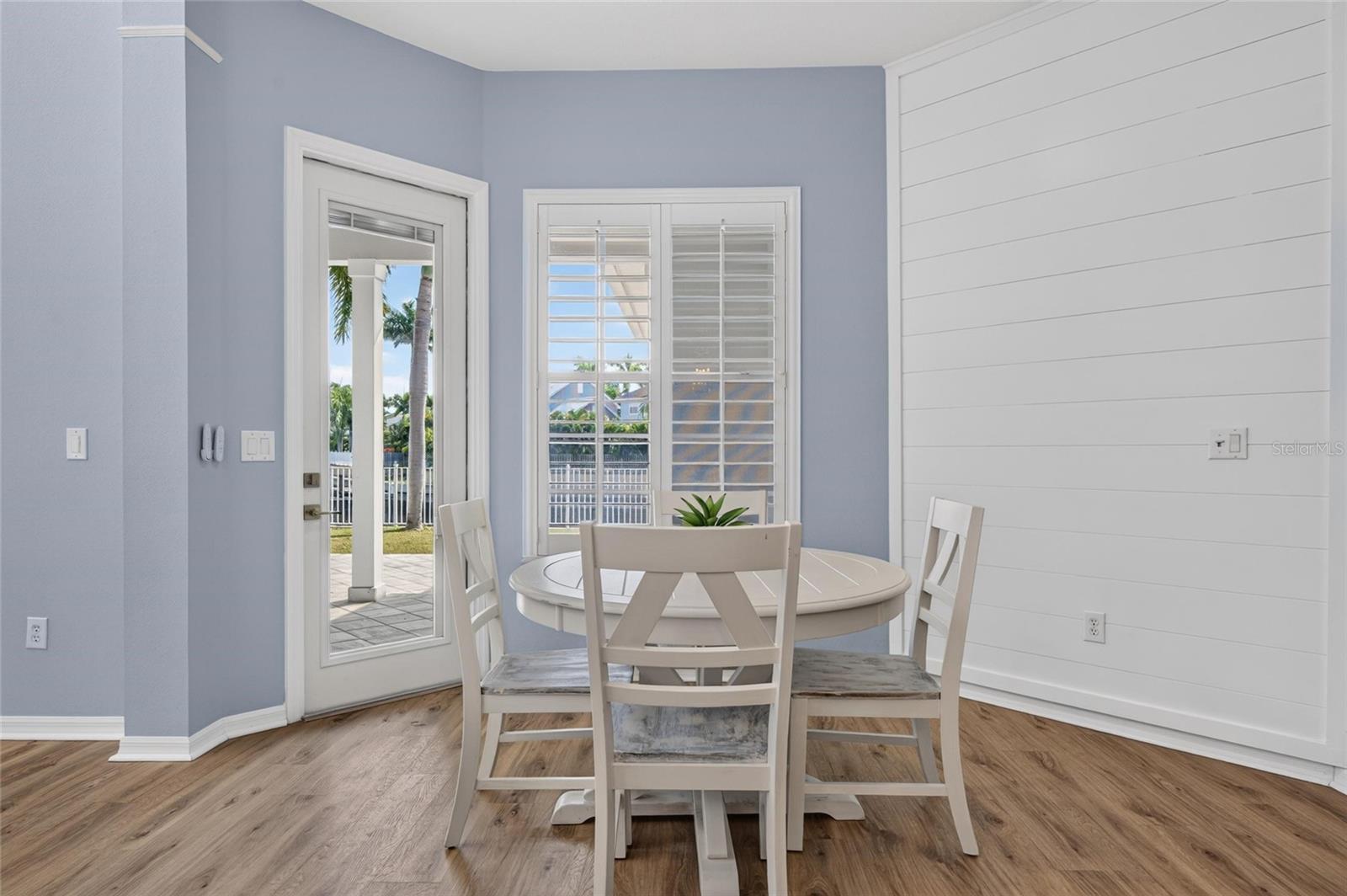 421 ISLEBAY DR — photo 40