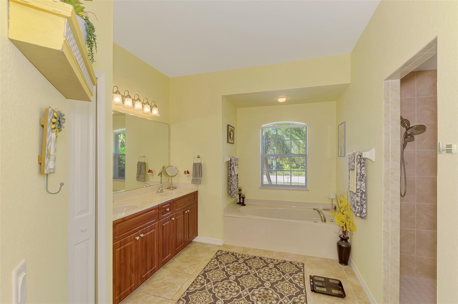 2444 VANCOUVER LN — photo 32