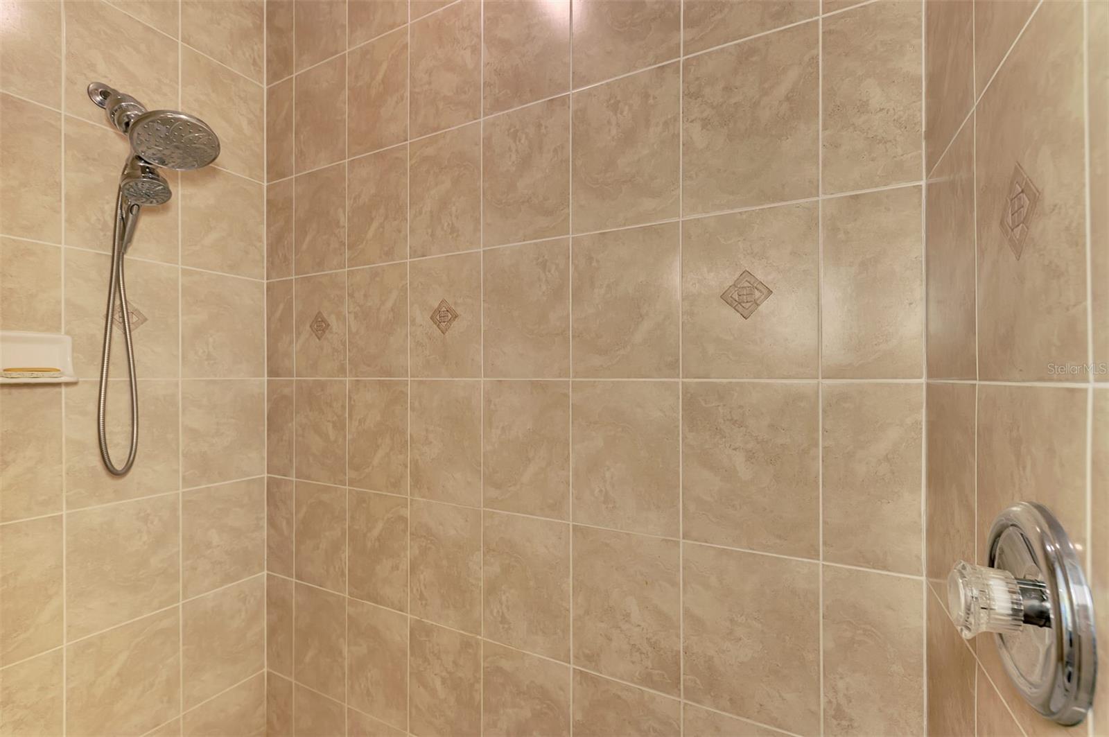 2444 VANCOUVER LN — photo 36