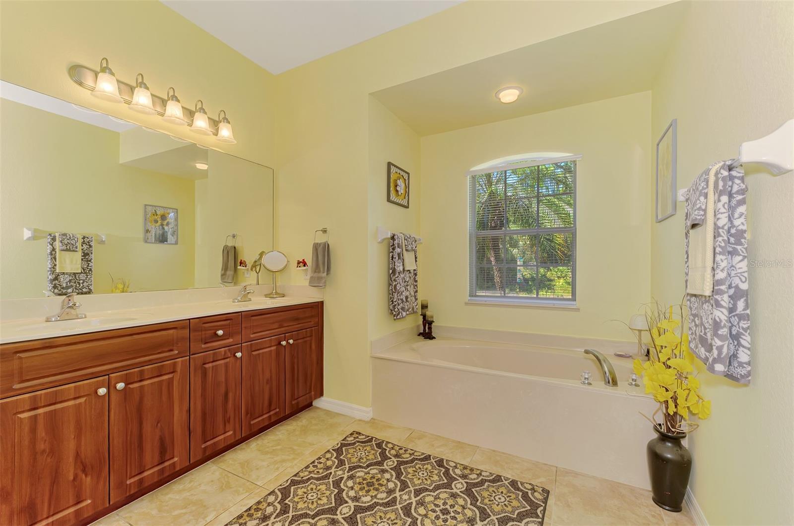 2444 VANCOUVER LN — photo 33