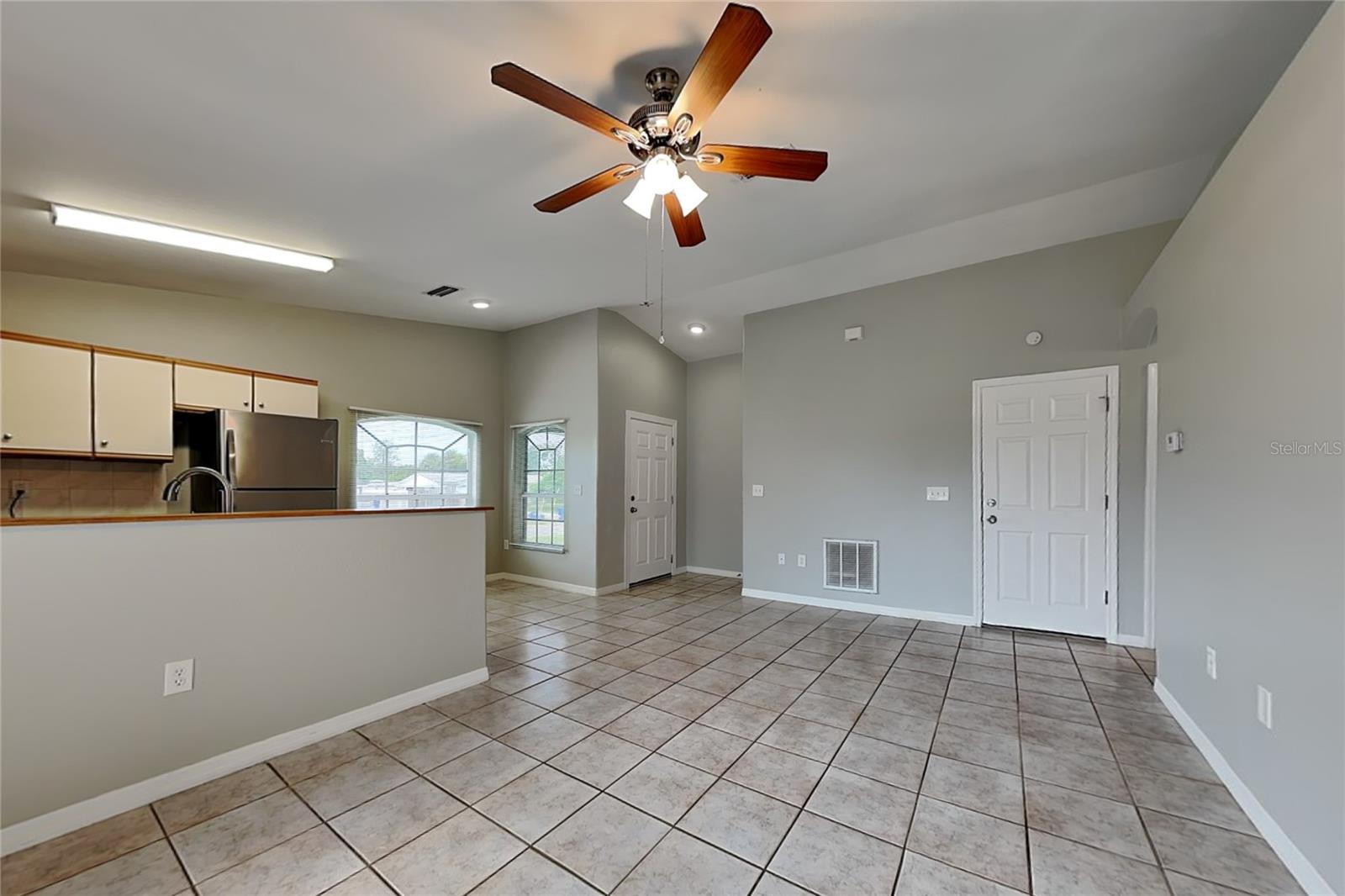 477 FLORIDA CIR N — photo 2