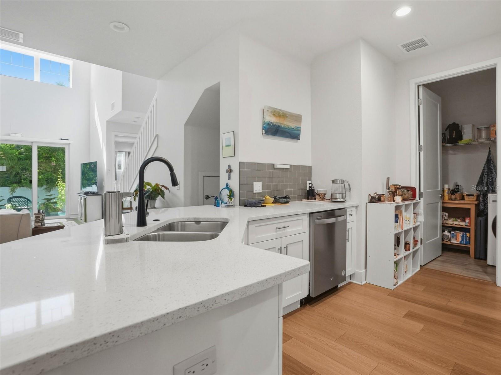 404 FINN WAY — photo 10