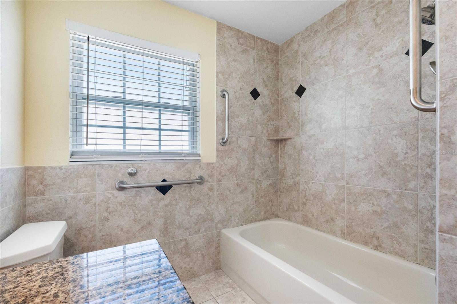 14331 APACHE AVE — photo 35