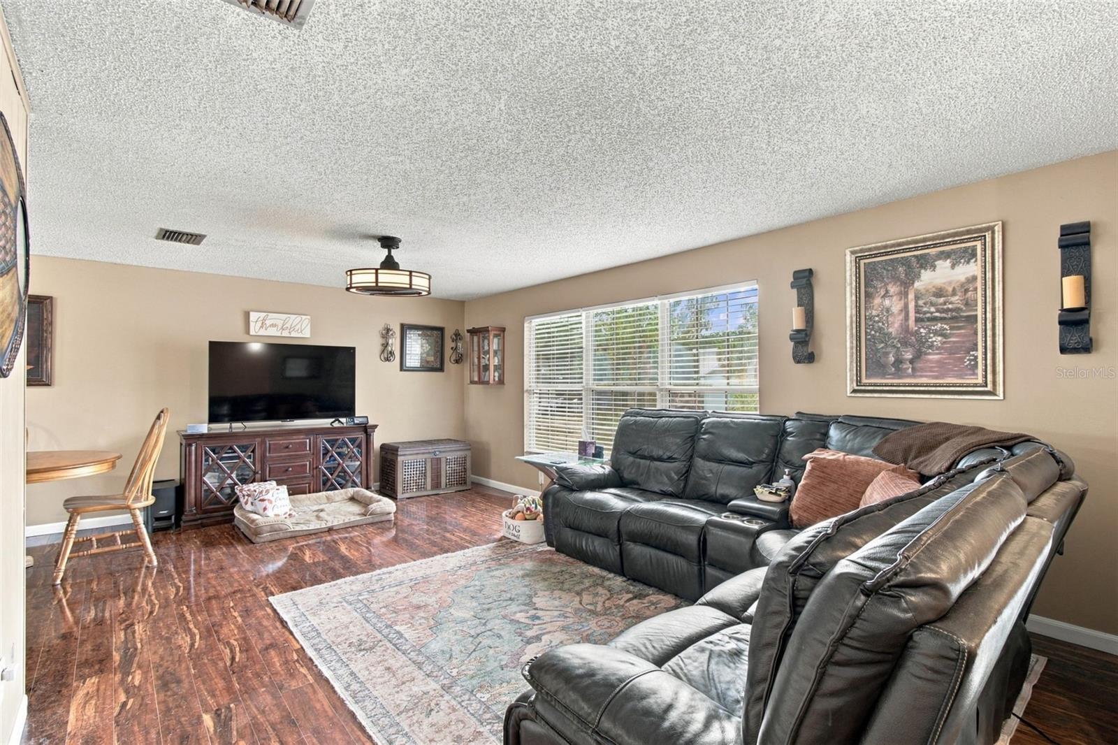 915 LYNNLEA LN — photo 24