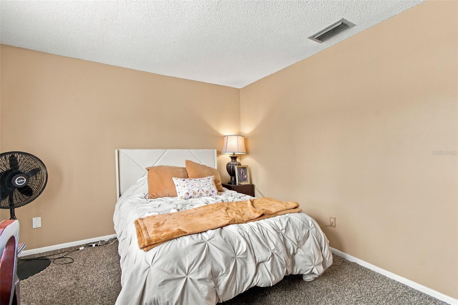 915 LYNNLEA LN — photo 46