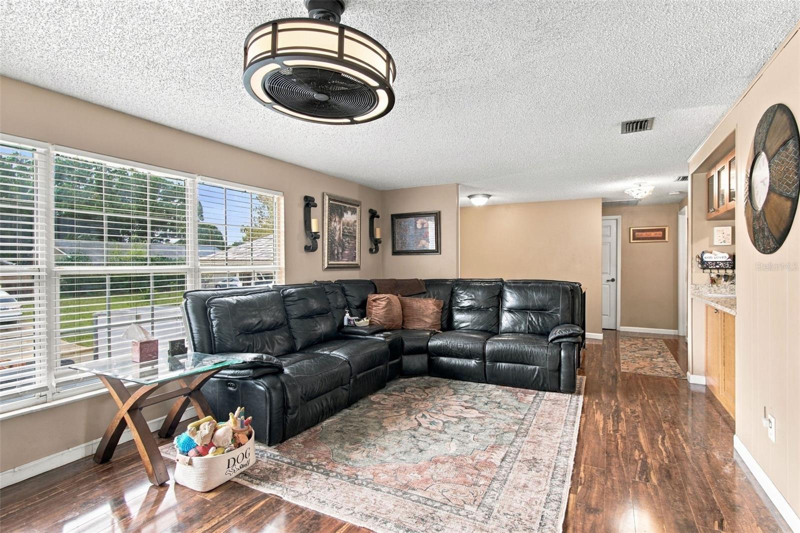 915 LYNNLEA LN — photo 25
