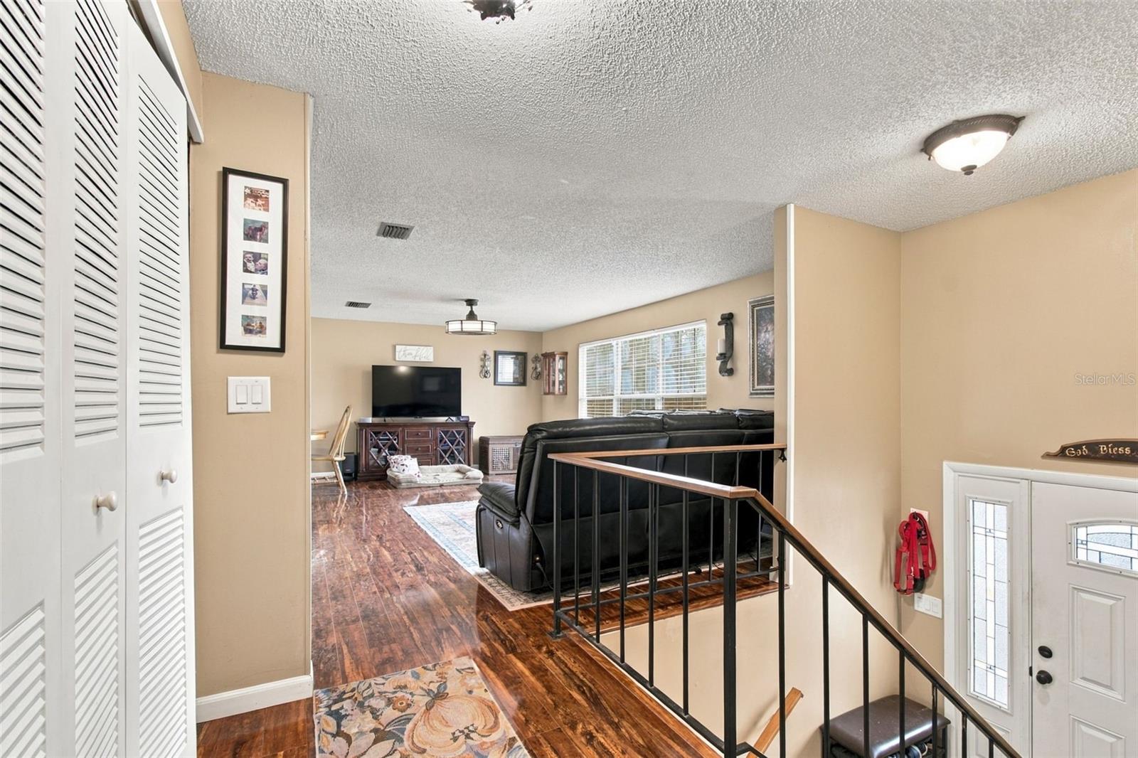 915 LYNNLEA LN — photo 23