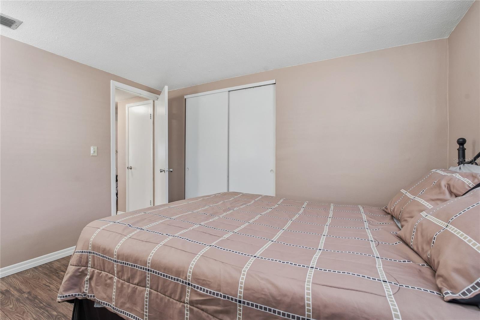 7420 SANDALWOOD DR — photo 29