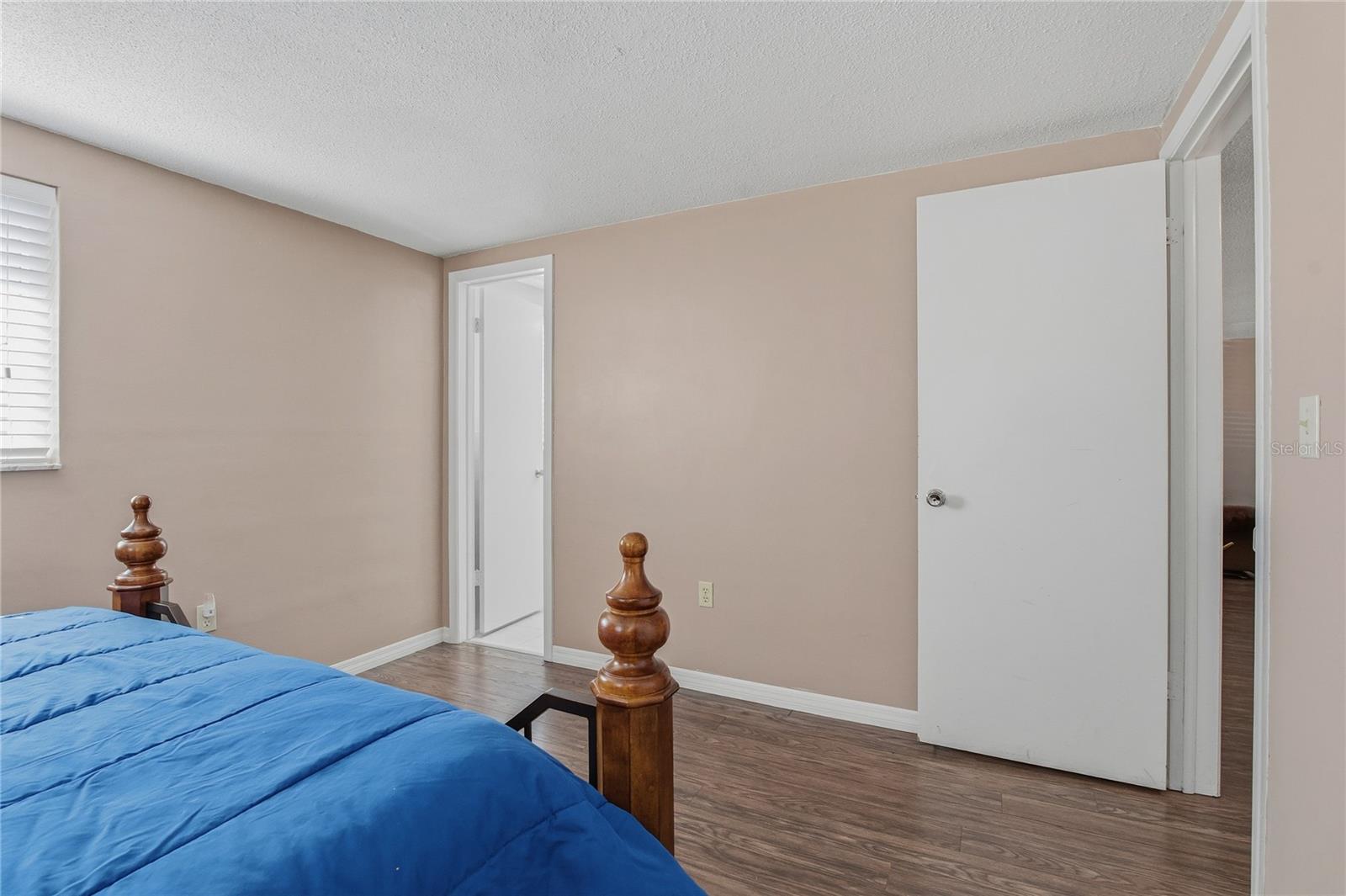 7420 SANDALWOOD DR — photo 23
