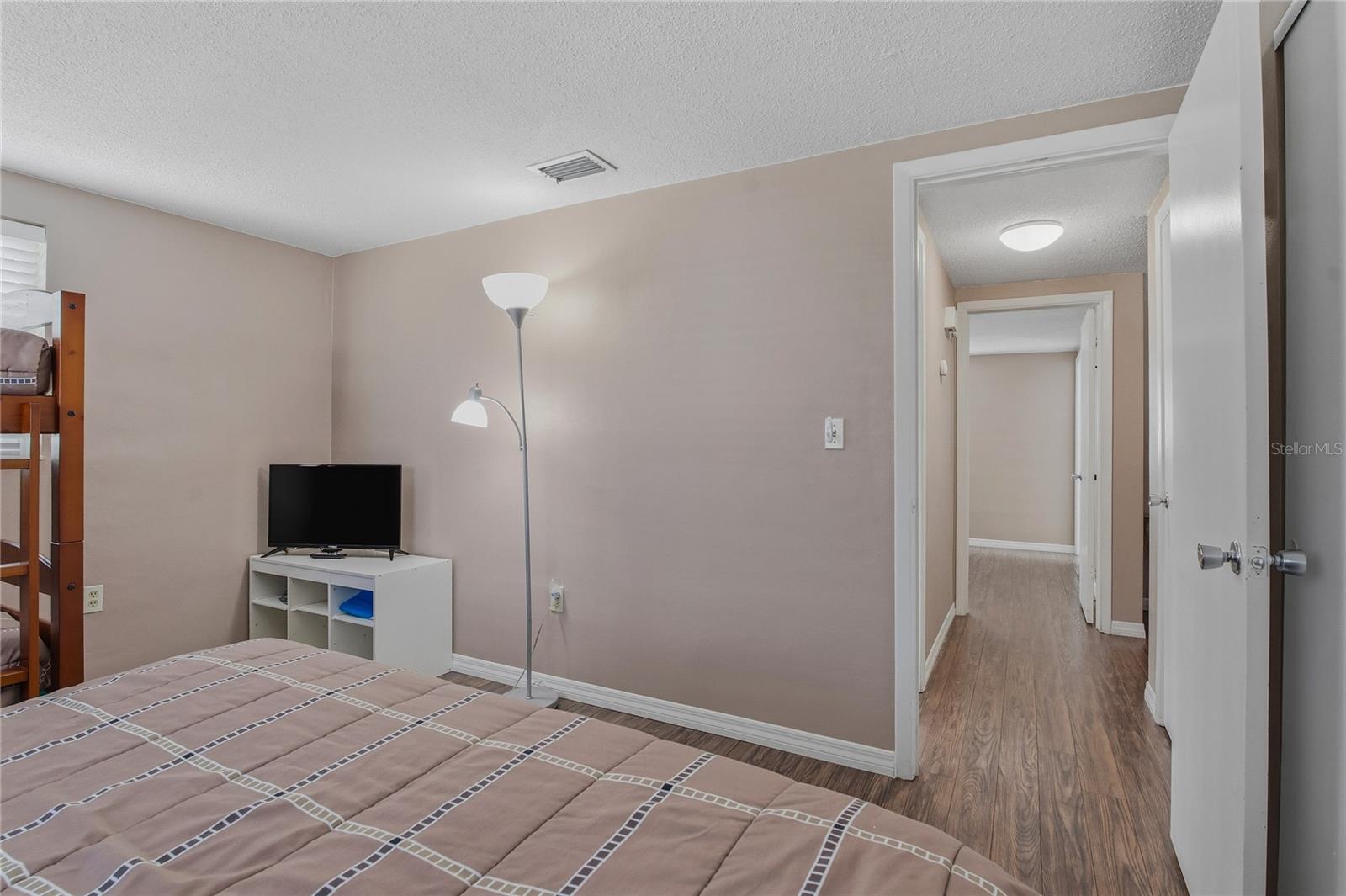 7420 SANDALWOOD DR — photo 27