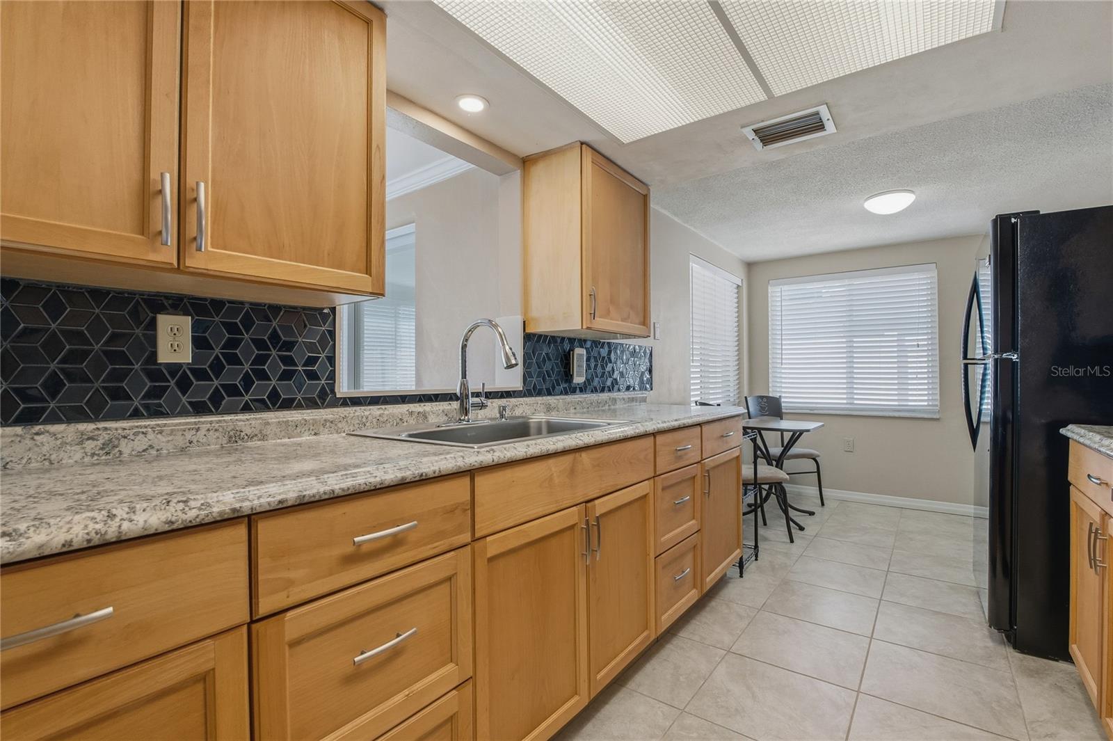 7420 SANDALWOOD DR — photo 16