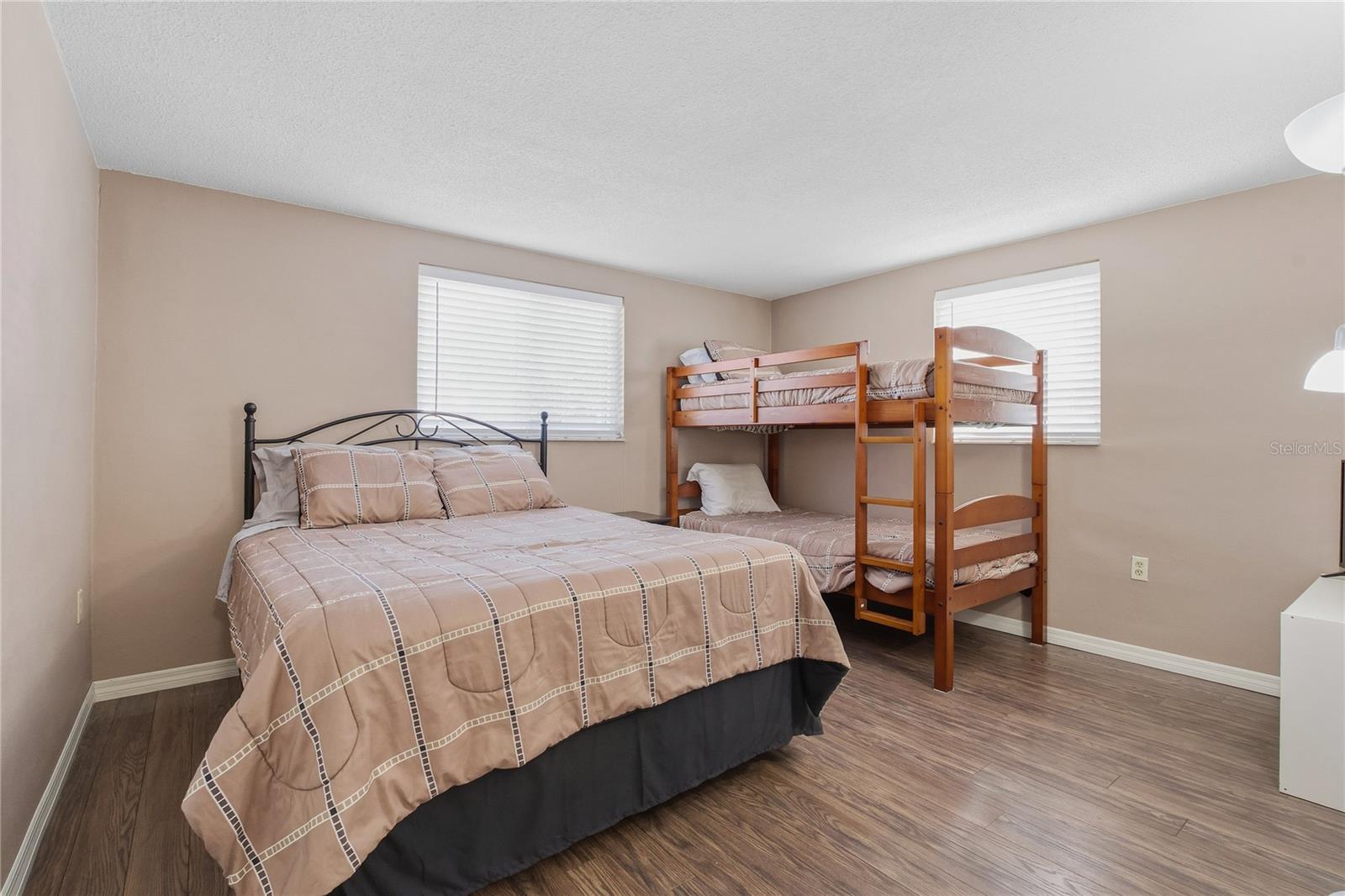 7420 SANDALWOOD DR — photo 30