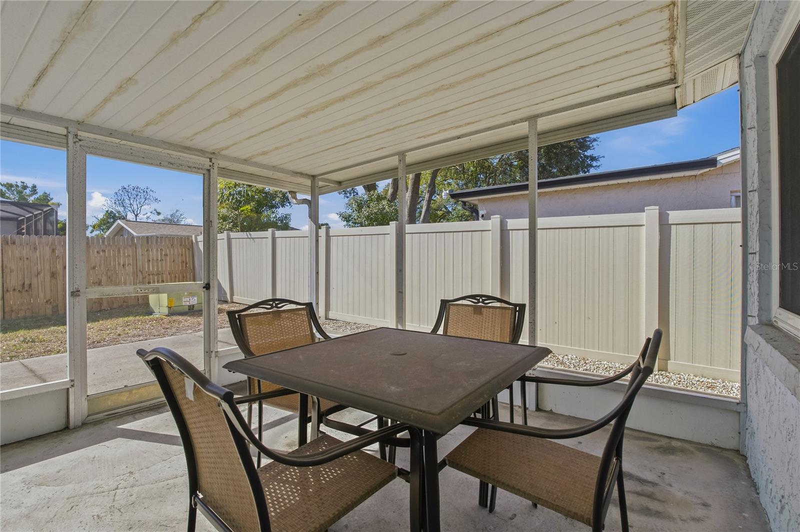 7420 SANDALWOOD DR — photo 33