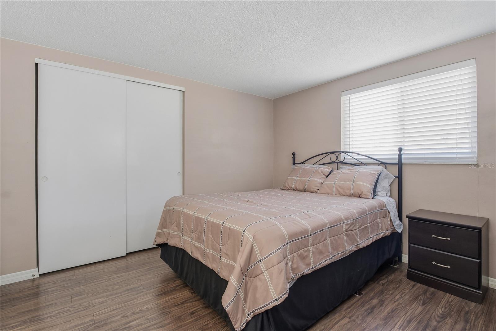 7420 SANDALWOOD DR — photo 28
