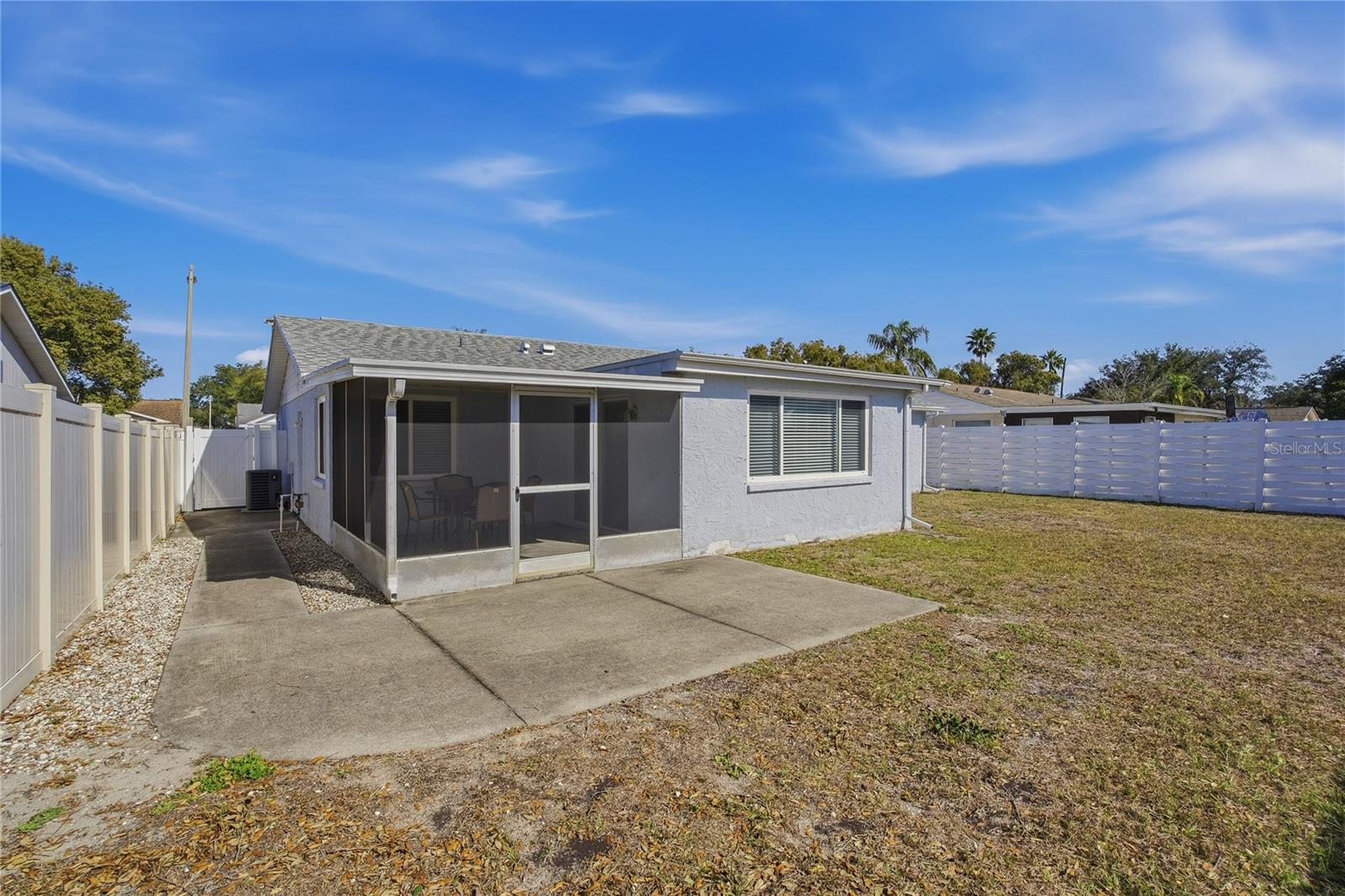 7420 SANDALWOOD DR — photo 3