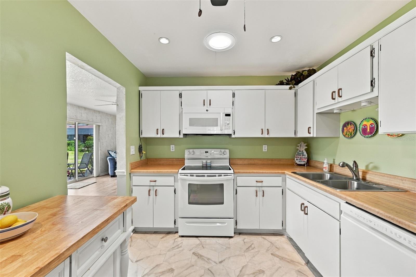 215 GENET CT — photo 22