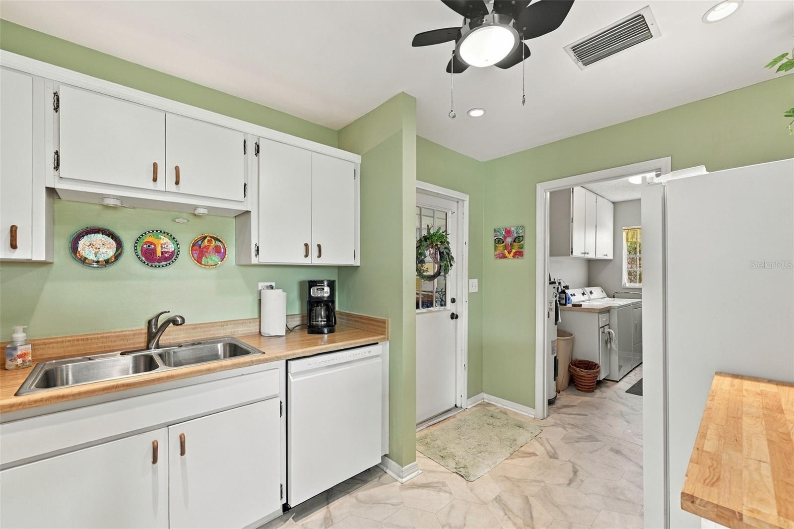 215 GENET CT — photo 20