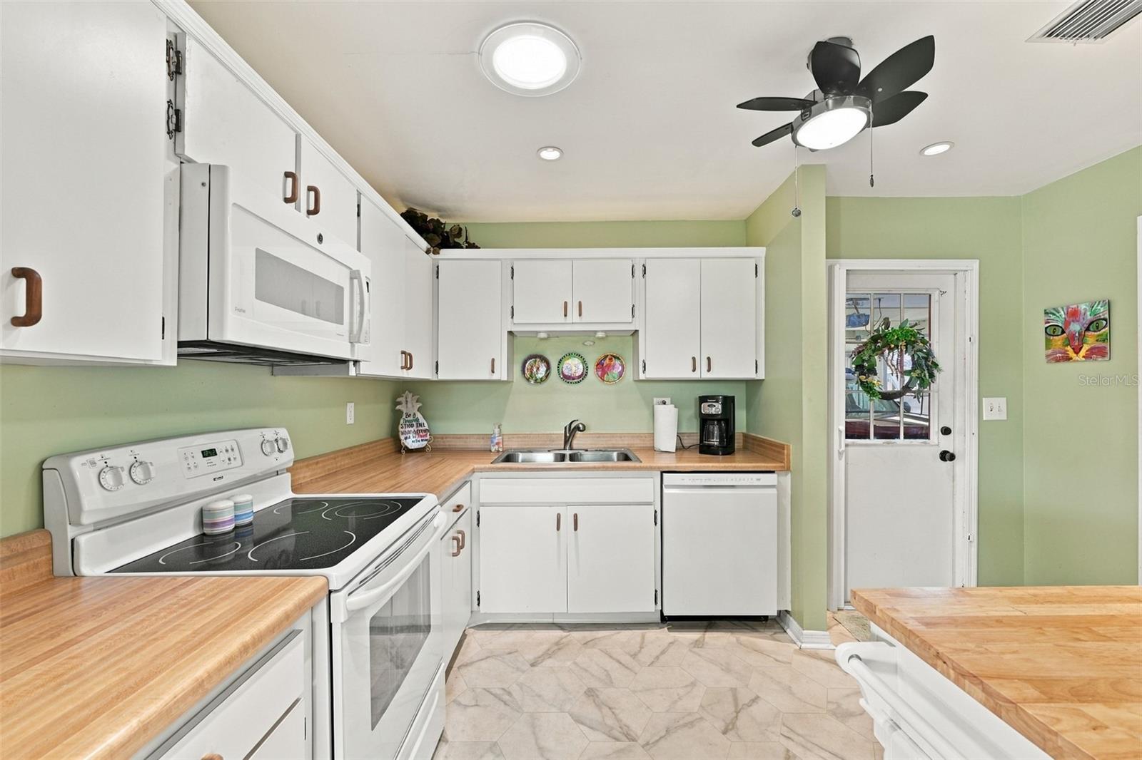 215 GENET CT — photo 19