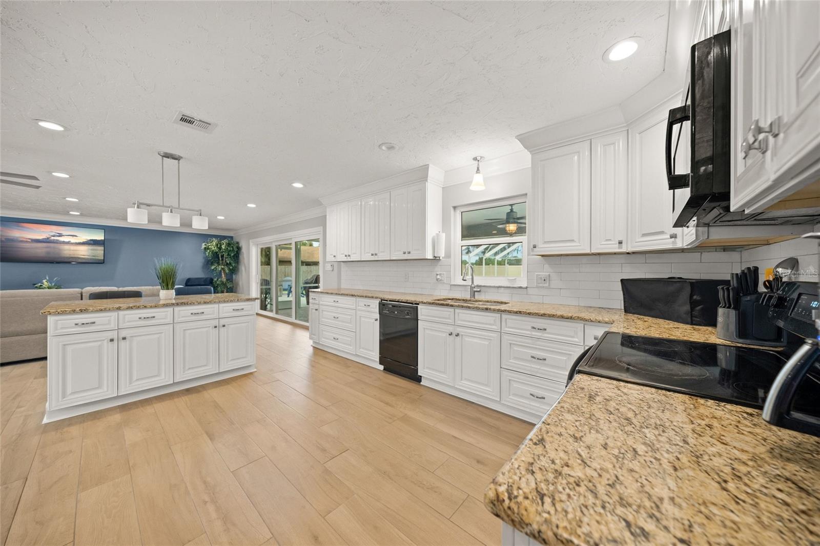 2130 E LEEWYNN DR — photo 8