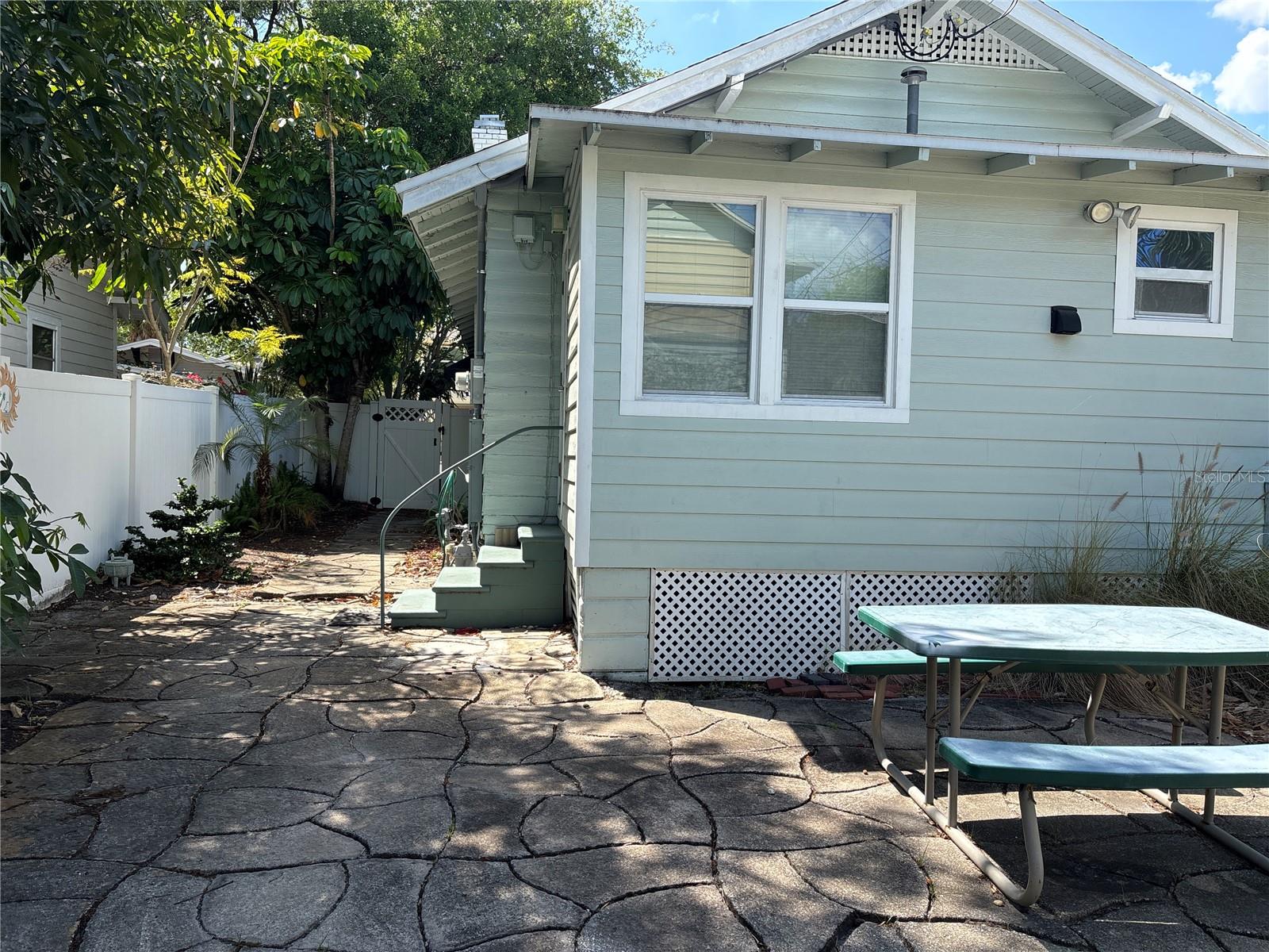 1231 HIGHLAND ST N — photo 25