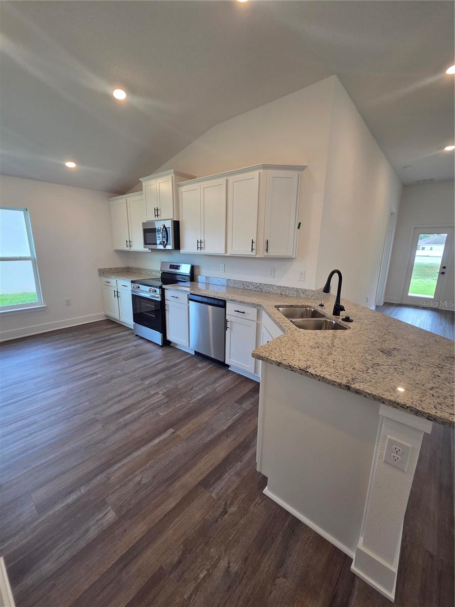 9430 HIGHLAND HILLS DR ST — photo 4