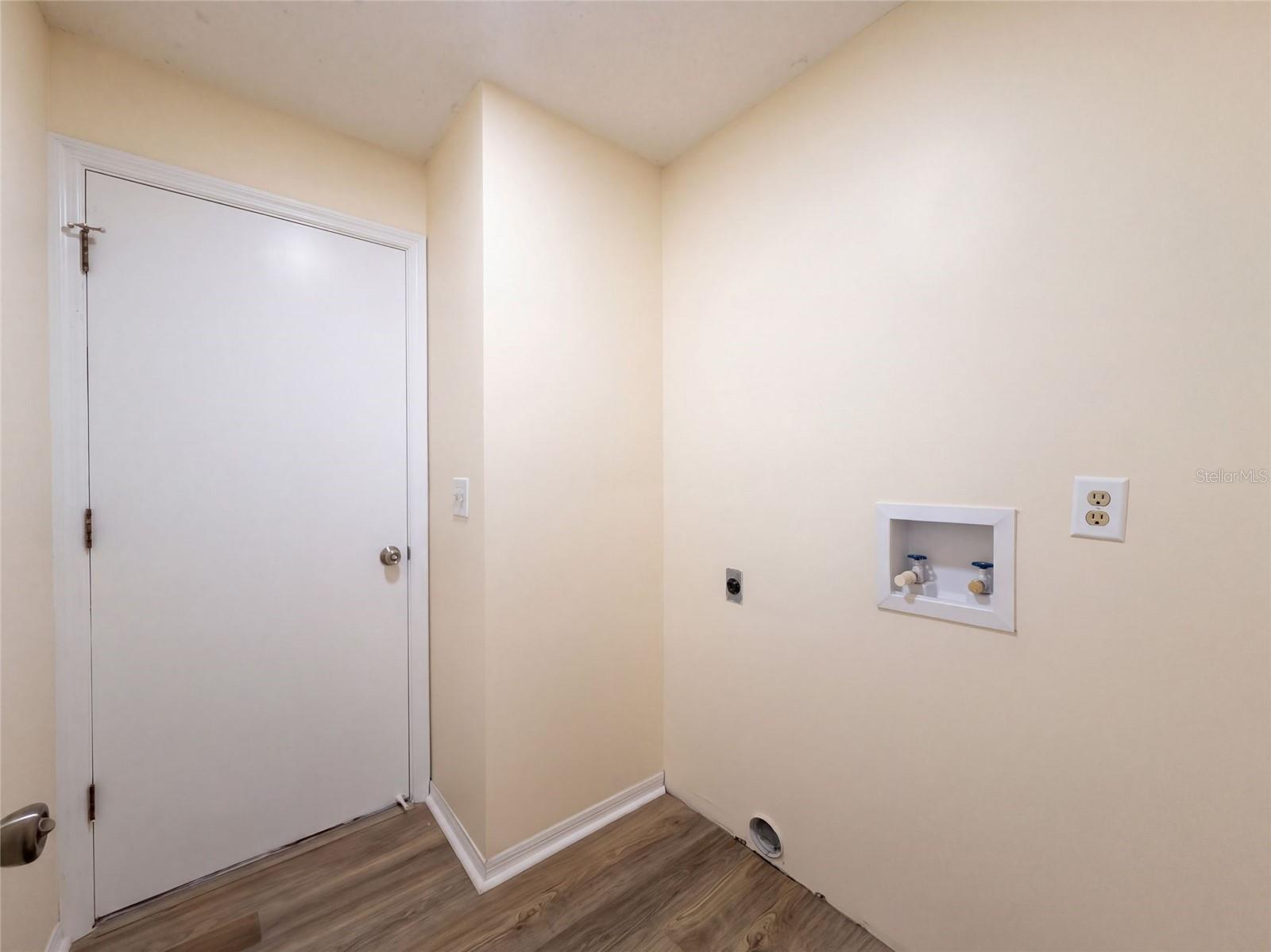 9703 GLENPOINTE DR — photo 35