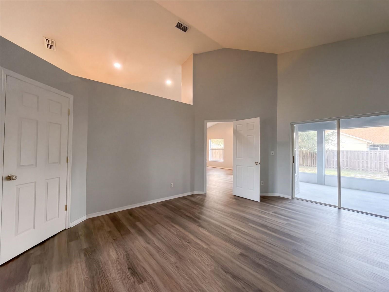 9703 GLENPOINTE DR — photo 14