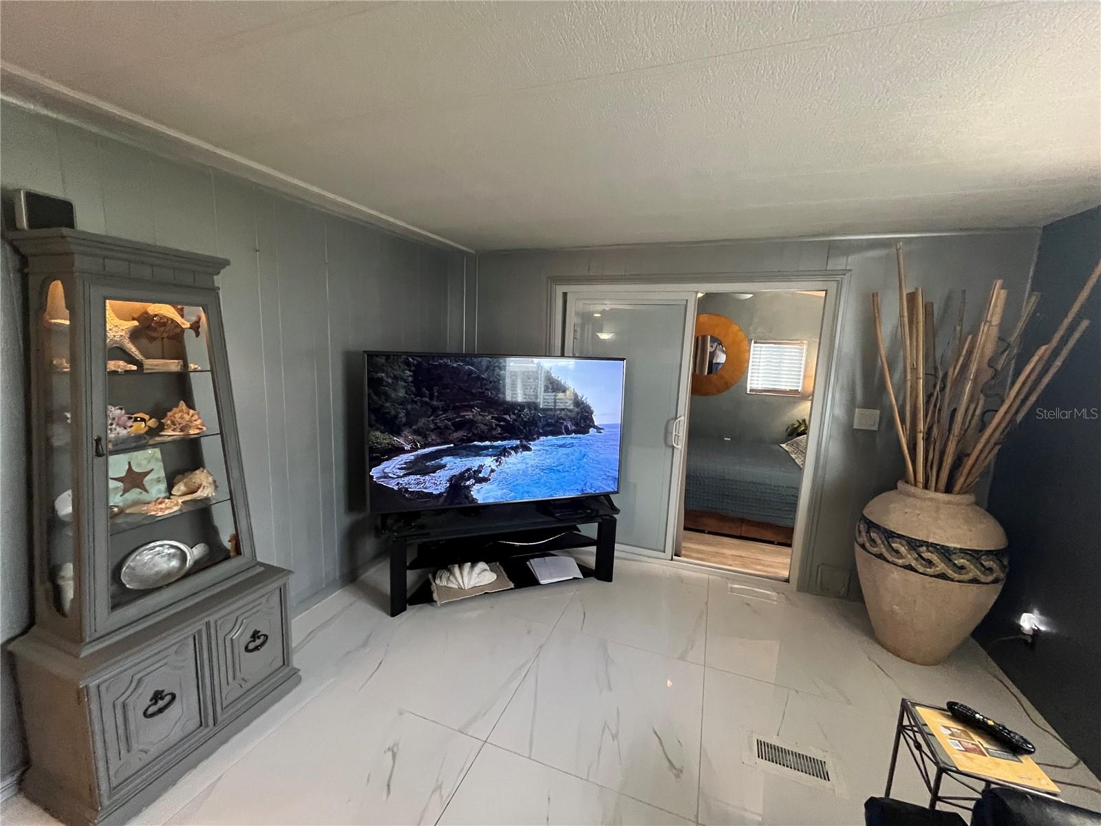 408 S CERVINA DR S — photo 34