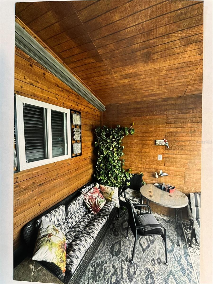 408 S CERVINA DR S — photo 6