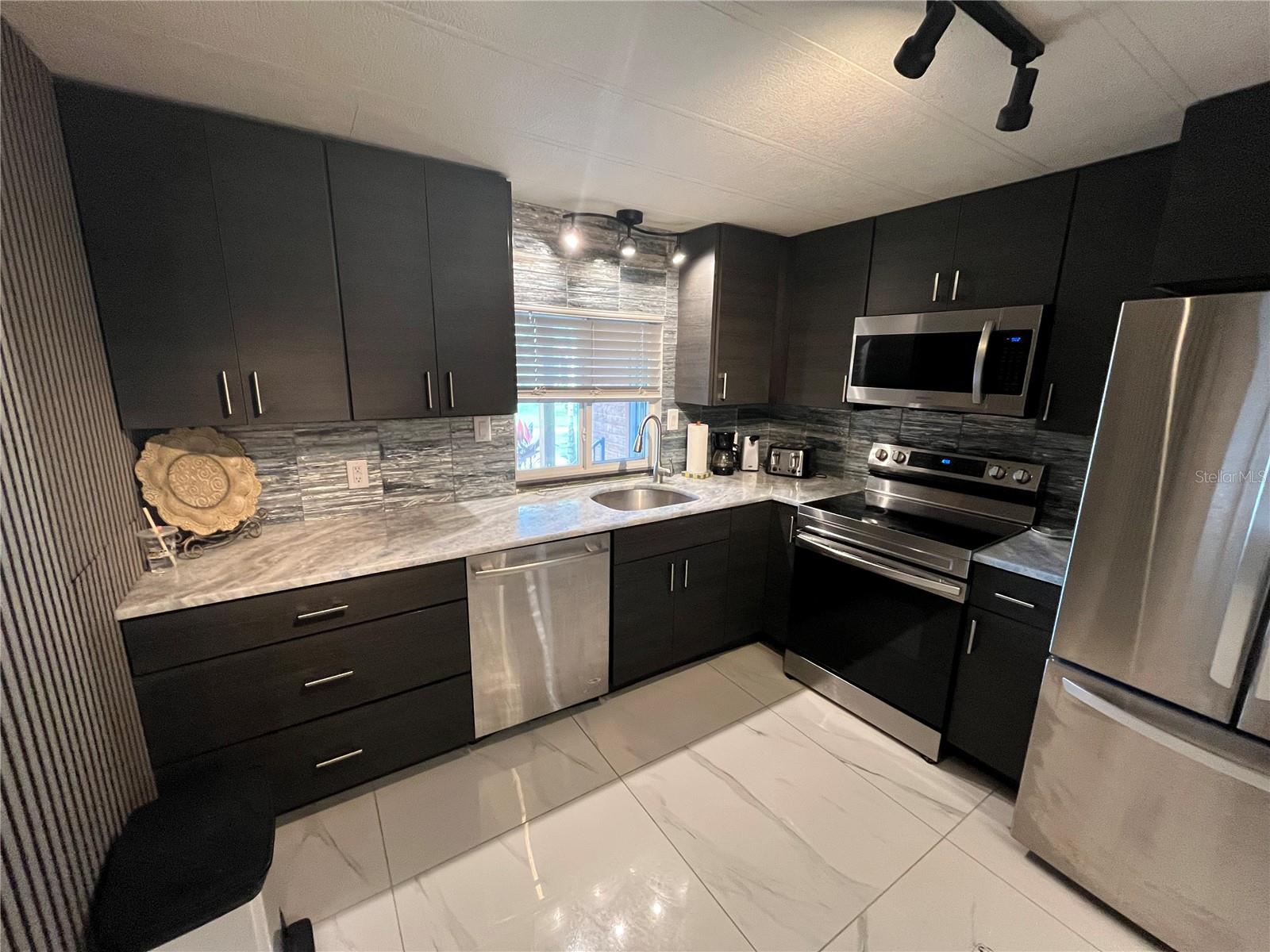 408 S CERVINA DR S — photo 26