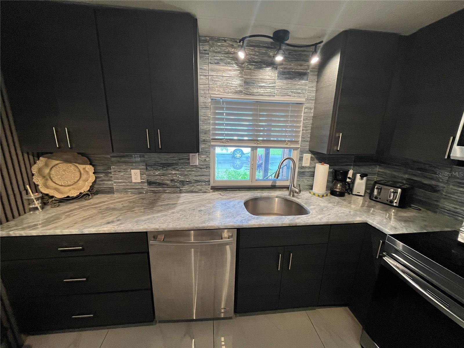 408 S CERVINA DR S — photo 27