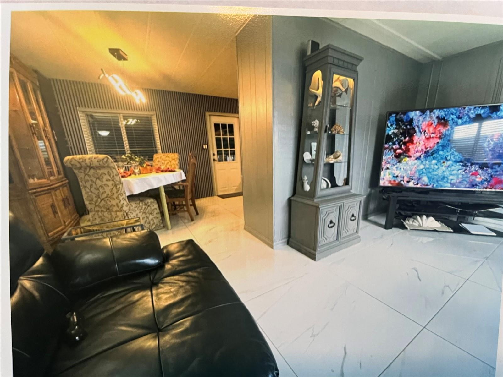 408 S CERVINA DR S — photo 17